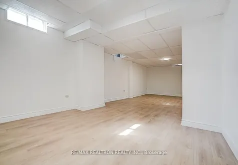 31 Blair Crescent Barrie ON L4M 5Y7