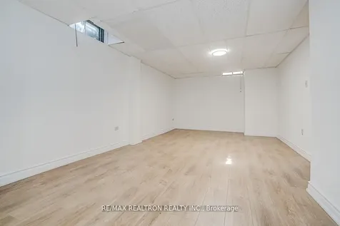 31 Blair Crescent Barrie ON L4M 5Y7