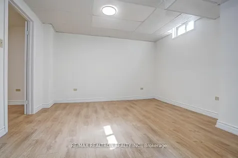 31 Blair Crescent Barrie ON L4M 5Y7