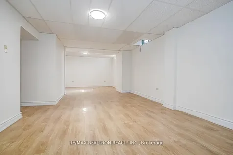 31 Blair Crescent Barrie ON L4M 5Y7