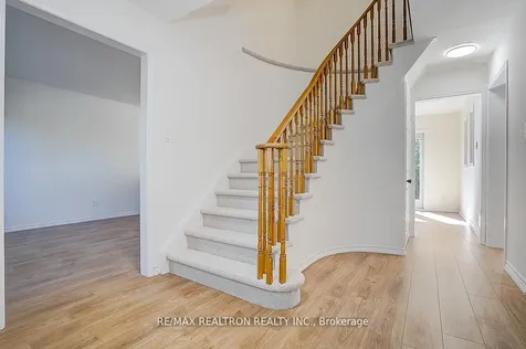 31 Blair Crescent Barrie ON L4M 5Y7