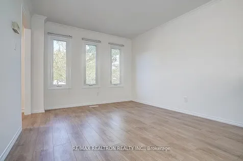 31 Blair Crescent Barrie ON L4M 5Y7