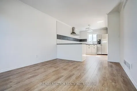 31 Blair Crescent Barrie ON L4M 5Y7