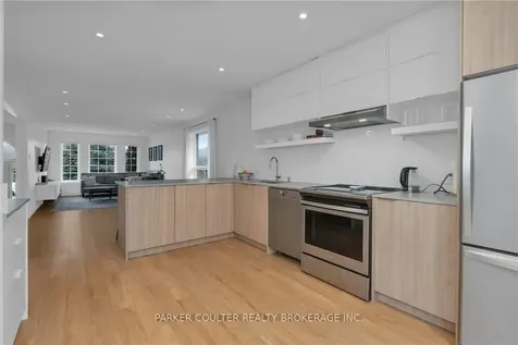 90 Larkin Drive Barrie ON L4M 7B4