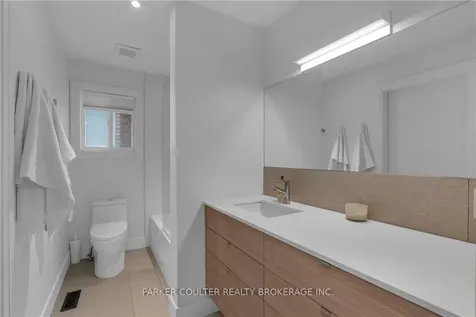 90 Larkin Drive Barrie ON L4M 7B4