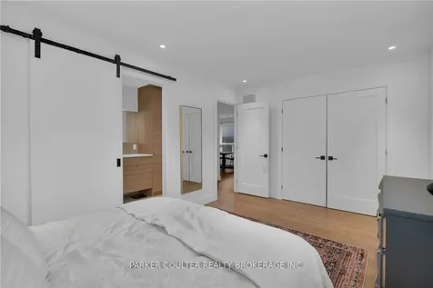 90 Larkin Drive Barrie ON L4M 7B4