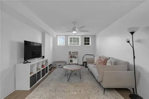 90 Larkin Drive Barrie ON L4M 7B4