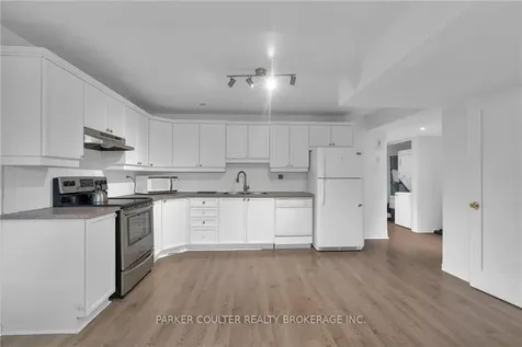 90 Larkin Drive Barrie ON L4M 7B4