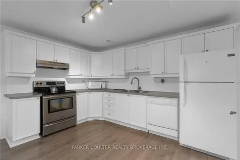 90 Larkin Drive Barrie ON L4M 7B4