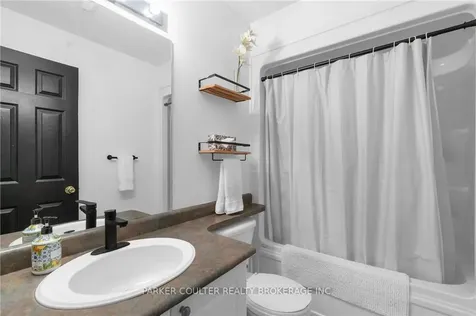 90 Larkin Drive Barrie ON L4M 7B4