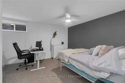 90 Larkin Drive Barrie ON L4M 7B4