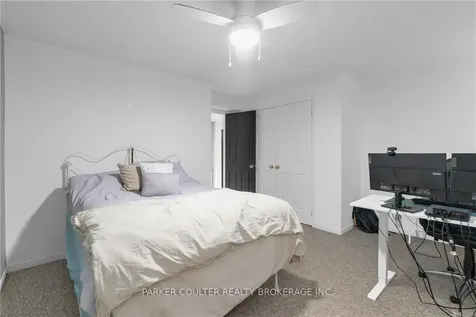 90 Larkin Drive Barrie ON L4M 7B4