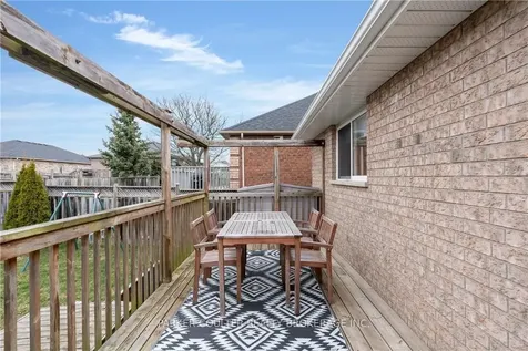 90 Larkin Drive Barrie ON L4M 7B4