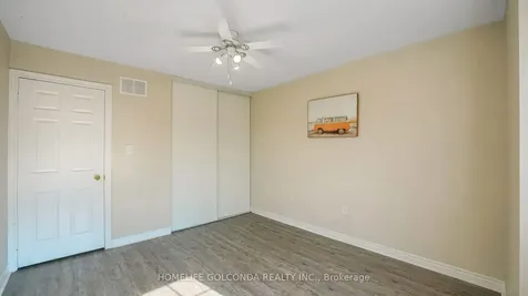 21 Bentley Crescent Barrie ON L4N 0Z1