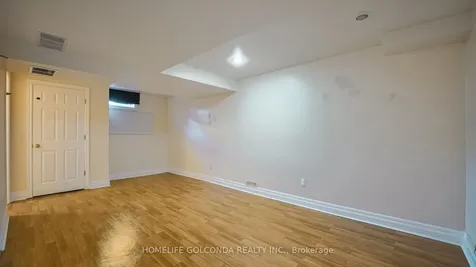 21 Bentley Crescent Barrie ON L4N 0Z1