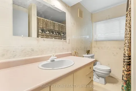 3 Carruthers Street S Wasaga Beach ON L9Z 1K2