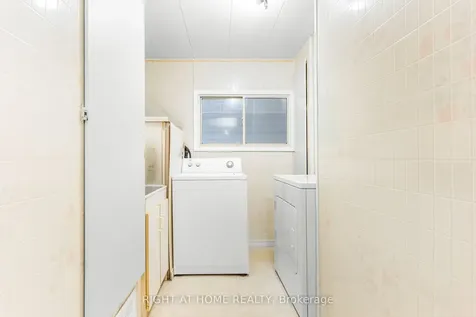 3 Carruthers Street S Wasaga Beach ON L9Z 1K2