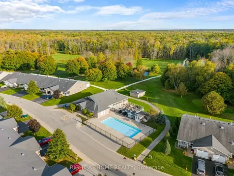 3 Carruthers Street S Wasaga Beach ON L9Z 1K2