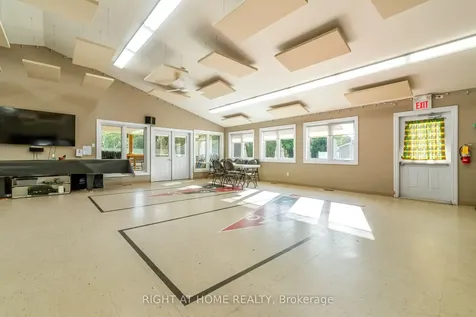 3 Carruthers Street S Wasaga Beach ON L9Z 1K2