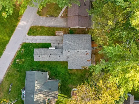 3 Carruthers Street S Wasaga Beach ON L9Z 1K2