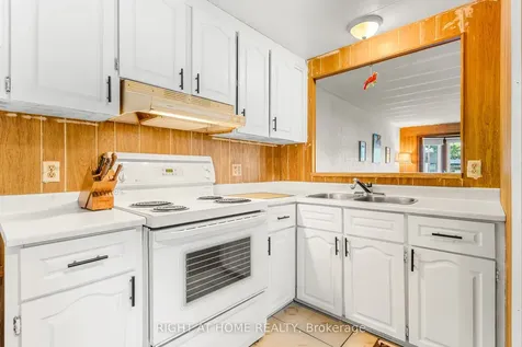 3 Carruthers Street S Wasaga Beach ON L9Z 1K2