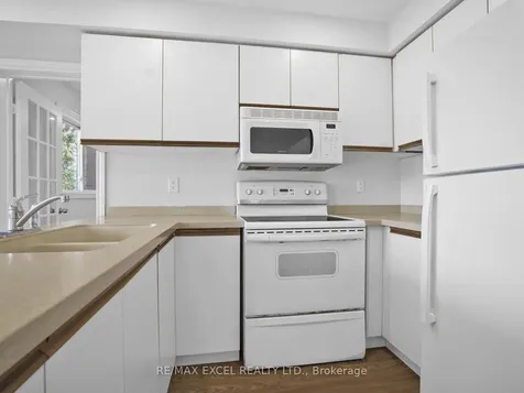 25 Golden Meadow Road Barrie ON L4N 7E6