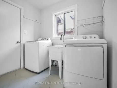 25 Golden Meadow Road Barrie ON L4N 7E6