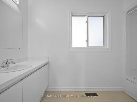 25 Golden Meadow Road Barrie ON L4N 7E6