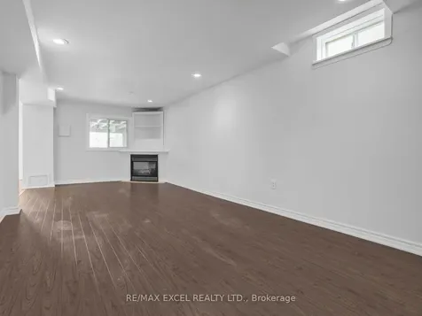 25 Golden Meadow Road Barrie ON L4N 7E6