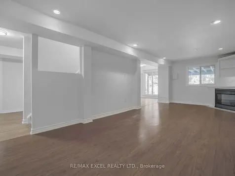 25 Golden Meadow Road Barrie ON L4N 7E6