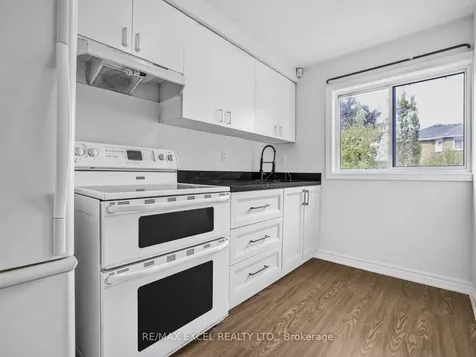 25 Golden Meadow Road Barrie ON L4N 7E6