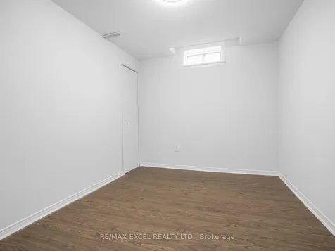 25 Golden Meadow Road Barrie ON L4N 7E6