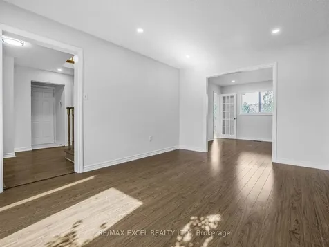 25 Golden Meadow Road Barrie ON L4N 7E6