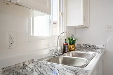 49 Laurie Crescent Barrie ON L4M 6C7