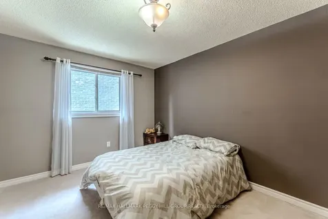 10 Stephanie Lane Barrie ON L4N 0V2