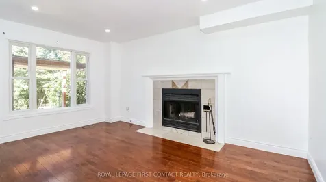 194 Kozlov Street Barrie ON L4N 7H6