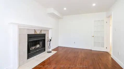 194 Kozlov Street Barrie ON L4N 7H6