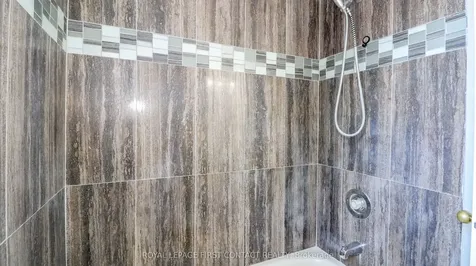 194 Kozlov Street Barrie ON L4N 7H6