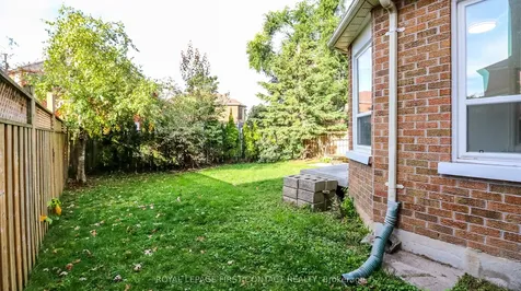 194 Kozlov Street Barrie ON L4N 7H6