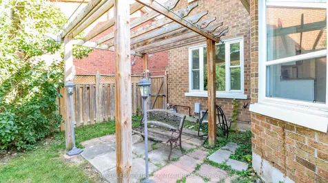 194 Kozlov Street Barrie ON L4N 7H6