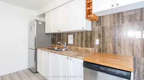 194 Kozlov Street Barrie ON L4N 7H6