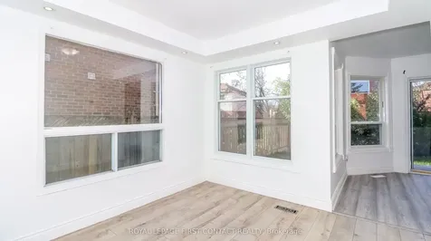 194 Kozlov Street Barrie ON L4N 7H6