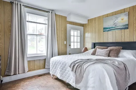 86 Henry Street Barrie ON L4N 1C8