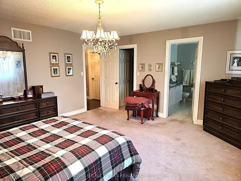 28 Cranberry Heights Wasaga Beach ON L9Z 1M9