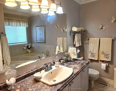 28 Cranberry Heights Wasaga Beach ON L9Z 1M9