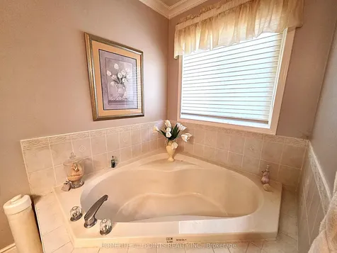 28 Cranberry Heights Wasaga Beach ON L9Z 1M9