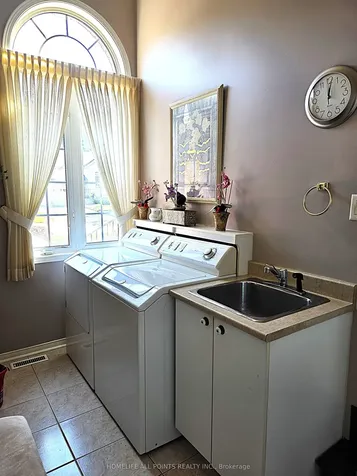 28 Cranberry Heights Wasaga Beach ON L9Z 1M9