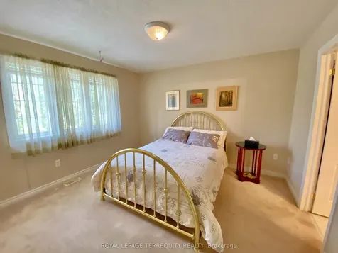 5 Silver Maple Crescent Barrie ON L4N 0Y4