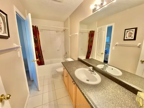 5 Silver Maple Crescent Barrie ON L4N 0Y4