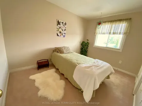 5 Silver Maple Crescent Barrie ON L4N 0Y4